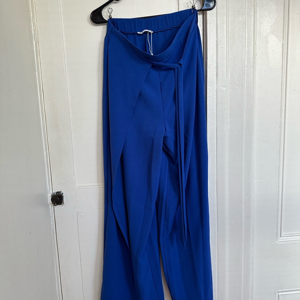 Zara Blue Straight Leg Pants with High-Waist Design